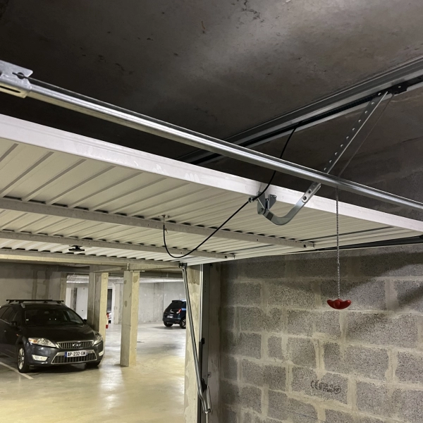 Motorisation d’une porte de garage à Caen